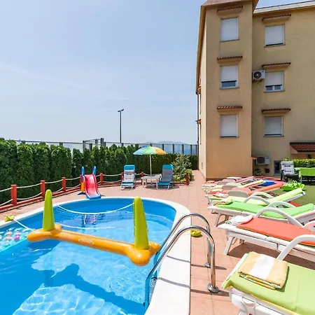 아파트 Pool&garden